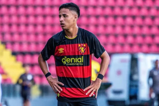 شاهد.. ركلة جزاء "بانينكا" مثالية لمراهق برازيلي تُشعل مواقع التواصل