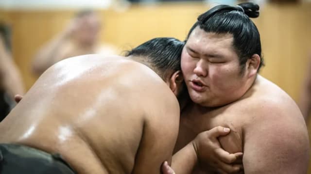 دبلوماسية السومو.. سفراء اليابان من الوزن الثقيل إلى "القوة الناعمة"