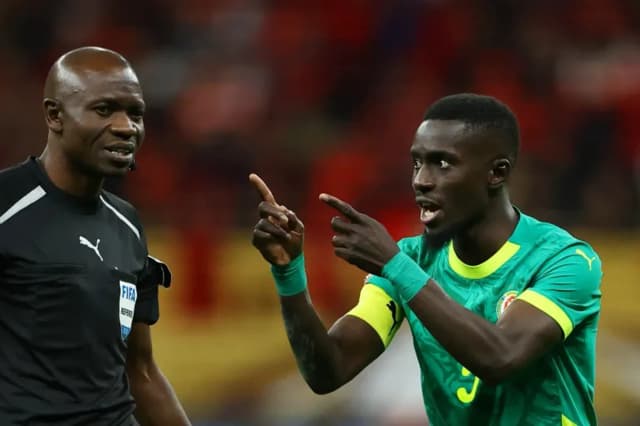 ما سر نجاة حكم نهائي كأس أفريقيا من عقوبات الكاف وهل يواجه "التجميد الصامت"؟